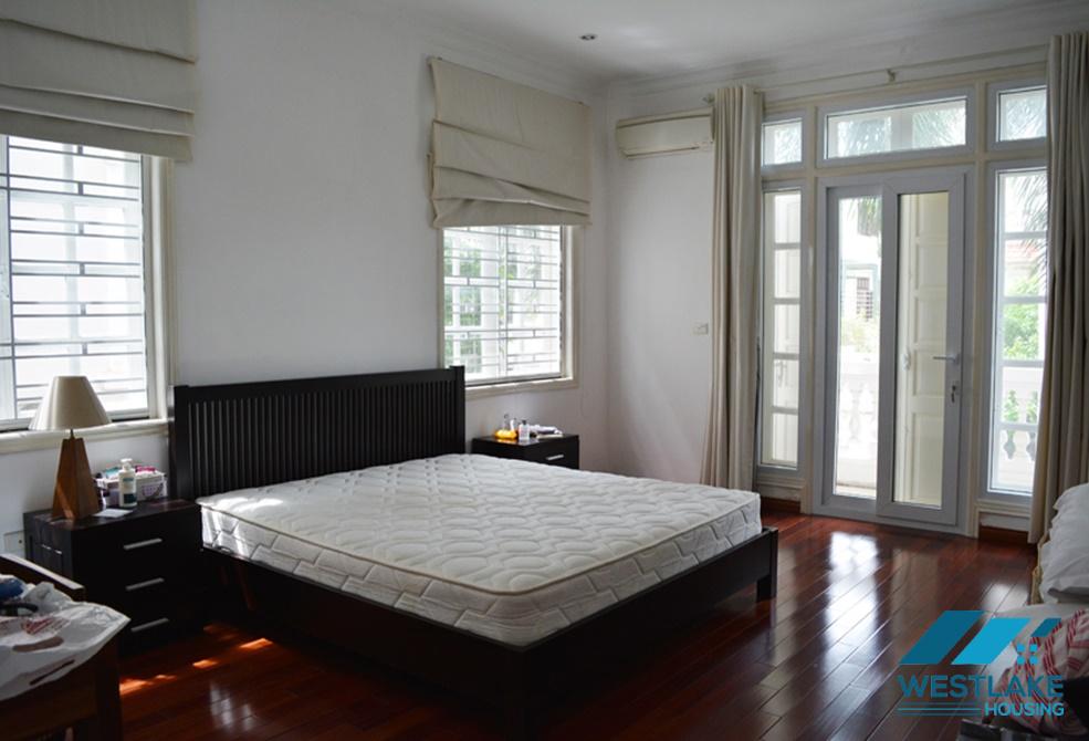 Cho thuê biệt thự thiết kế đẹp, nội thất đầy đủ tại Ciputra – Tây Hồ, Hà Nội