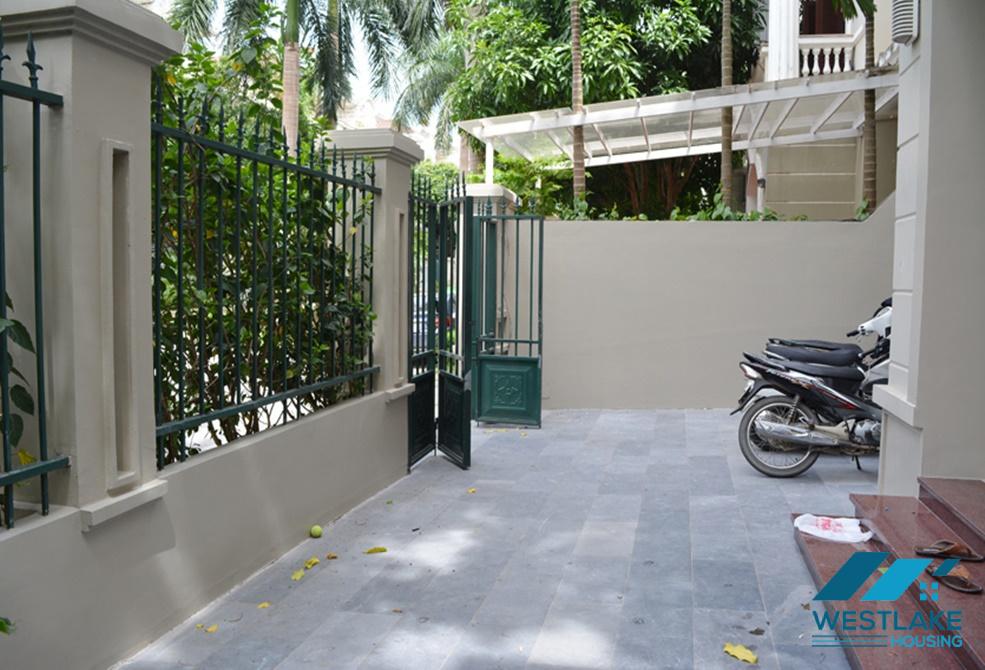 Cho thuê biệt thự thiết kế đẹp, nội thất đầy đủ tại Ciputra – Tây Hồ, Hà Nội