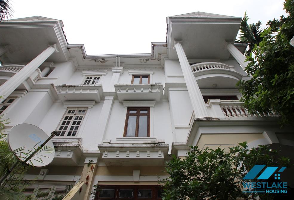 Cho thuê nhà đẹp, vị trí thuận tiện tại Ciputra – Tây Hồ, Hà Nội.