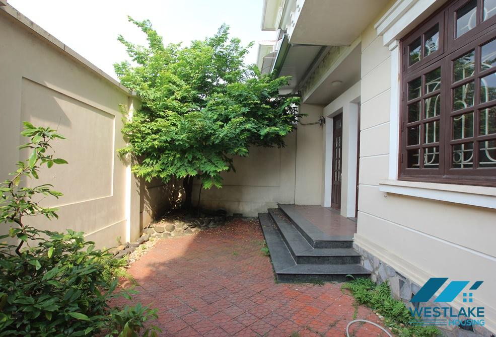 Cho thuê nhà đẹp 3 tầng tại Ciputra – Block C, Tây Hồ, Hà Nội Cho thuê nhà đẹp 3 tầng tại Ciputra – Block C, Tây Hồ, Hà Nội