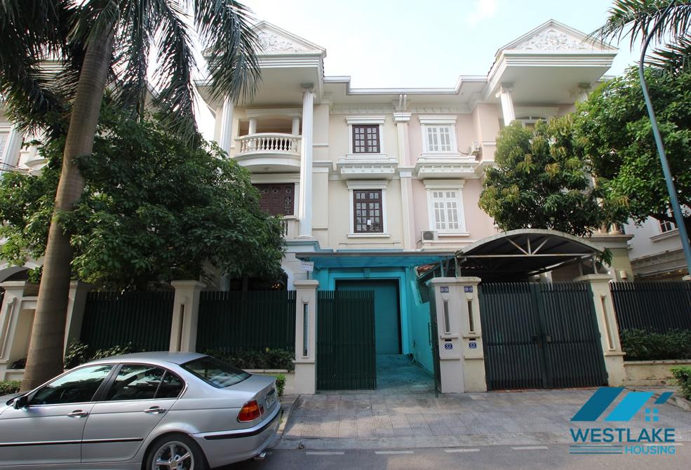 Cho thuê nhà đẹp 3 tầng tại Ciputra – Block C, Tây Hồ, Hà Nội Cho thuê nhà đẹp 3 tầng tại Ciputra – Block C, Tây Hồ, Hà Nội