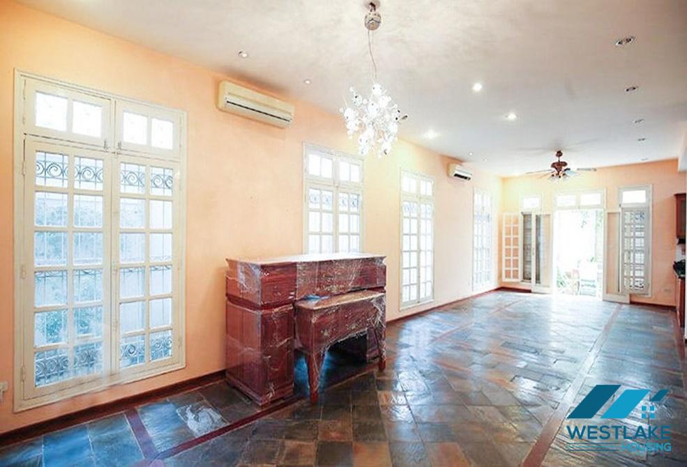 Cho thuê căn hộ rộng rãi, hiện đại, đầy đủ nội thất tại khu C – Ciputra, Tây Hồ, Hà Nội Cho thuê căn hộ rộng rãi, hiện đại, đầy đủ nội thất tại khu C – Ciputra, Tây Hồ, Hà Nội