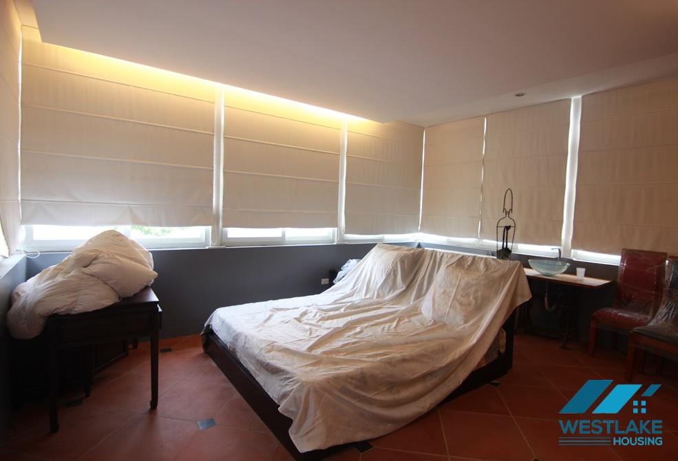 Lovely house with front yard for rent in Au Co, Tay Ho