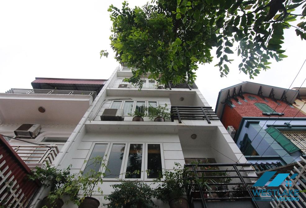 Lovely house with front yard for rent in Au Co, Tay Ho