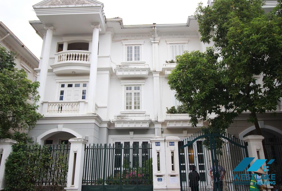 Cho thuê nhà đầy đủ nội thất hiện đại, gần trường SIS & UNIS – Ciputra, Tây Hồ, Hà Nội