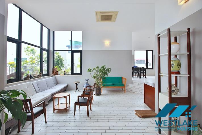 Cho Thuê Căn Hộ Duplex 3 phòng ngủ Với Ban Công Rộng Sáng Thoáng Tại Phố Xuân Diệu Tây Hồ, Hà Nội