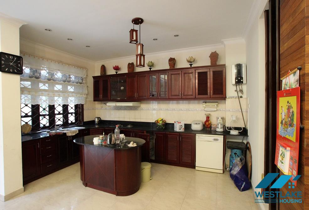 Cho thuê nhà thiết kế đẹp, nội thất cao cấp gần trường quốc tế Ciputra – Tây Hồ, Hà Nội