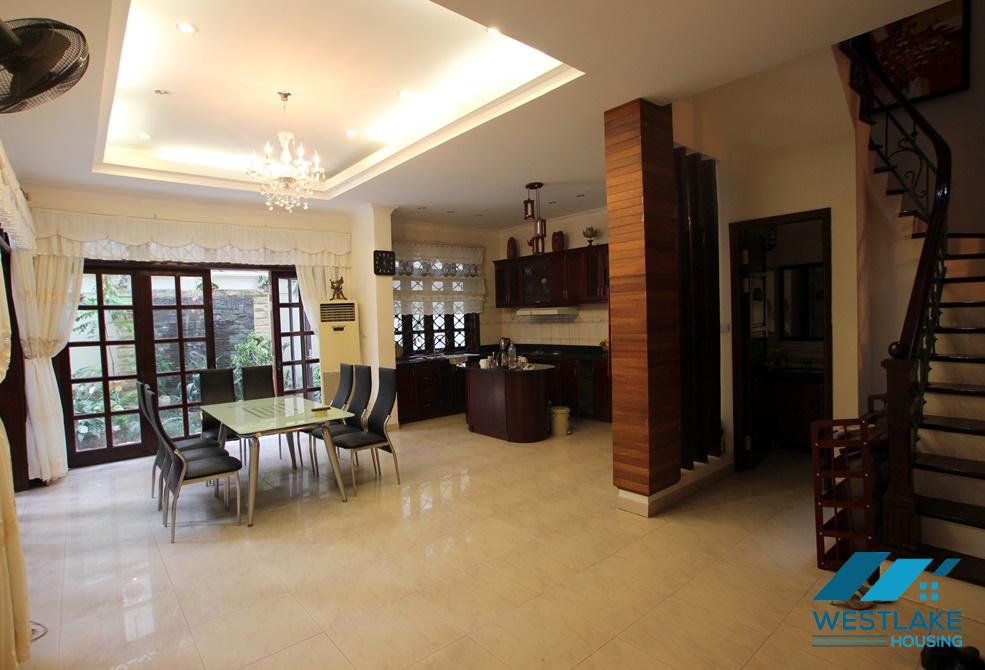 Cho thuê nhà thiết kế đẹp, nội thất cao cấp gần trường quốc tế Ciputra – Tây Hồ, Hà Nội