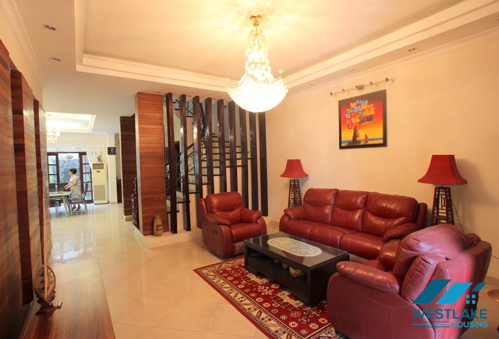 Cho thuê nhà thiết kế đẹp, nội thất cao cấp gần trường quốc tế Ciputra – Tây Hồ, Hà Nội