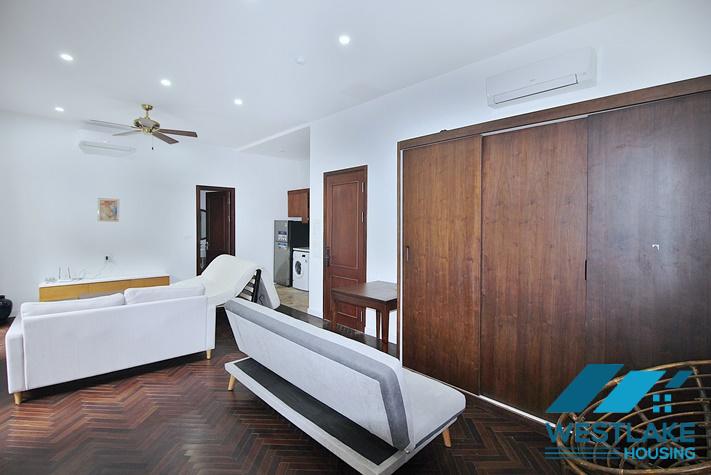 Cho Thuê Căn Hộ Studio Có Sân Rộng Đẹp Thoáng Sáng Tại Khu Vực Tây Hồ, Hà Nội