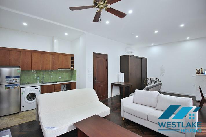 Cho Thuê Căn Hộ Studio Có Sân Rộng Đẹp Thoáng Sáng Tại Khu Vực Tây Hồ, Hà Nội