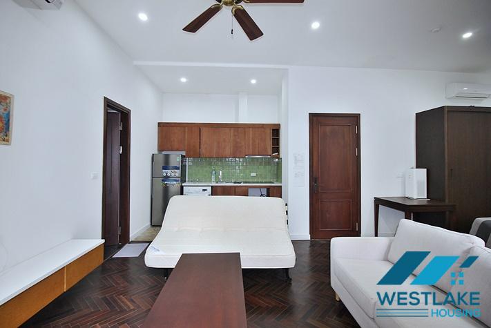 Cho Thuê Căn Hộ Studio Có Sân Rộng Đẹp Thoáng Sáng Tại Khu Vực Tây Hồ, Hà Nội