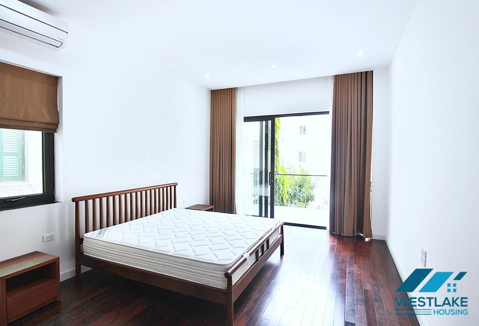 Cho Thuê Căn Hộ 4 Phòng Ngủ Đẹp, Ban Công Rộng Thoáng Mát Trên Đường Tây Hồ, Hà Nội Cho Thuê Căn Hộ 4 Phòng Ngủ Đẹp, Ban Công Rộng Thoáng Mát Trên Đường Tây Hồ, Hà Nội