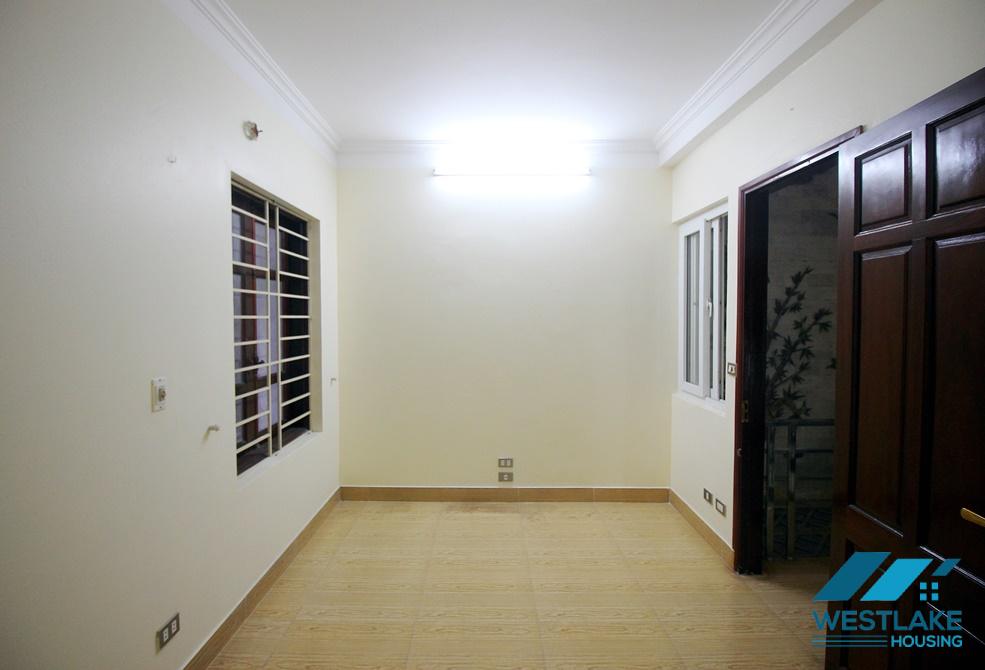 Cheap house with 4 bedrooms for rent in Au Co, Tay Ho Cheap house with 4 bedrooms for rent in Au Co, Tay Ho