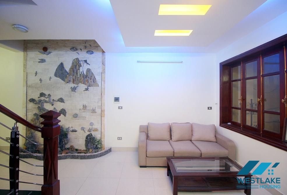 Cheap house with 4 bedrooms for rent in Au Co, Tay Ho Cheap house with 4 bedrooms for rent in Au Co, Tay Ho