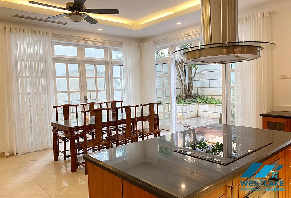 Cho thuê nhà 4 phòng ngủ gần UNIS – Khu C, Ciputra