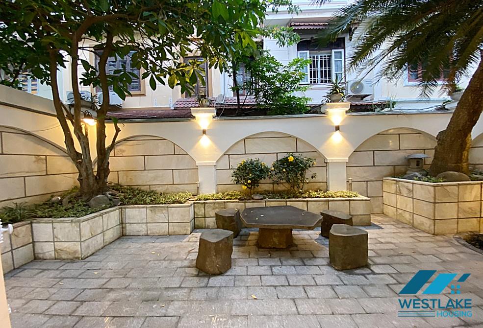 Cho thuê nhà 4 phòng ngủ gần UNIS – Khu C, Ciputra