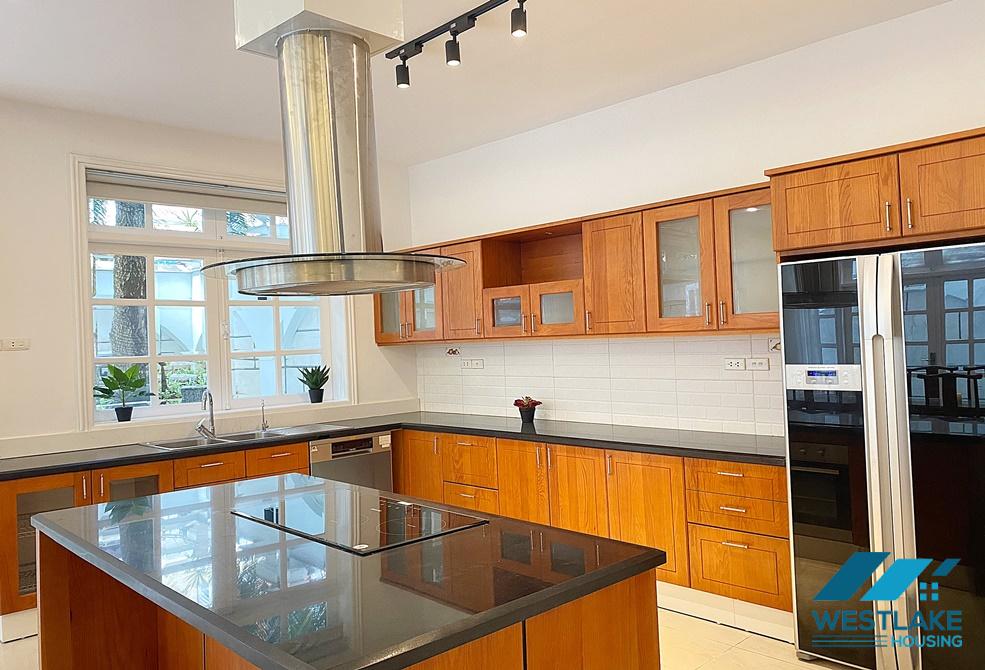 Cho thuê nhà 4 phòng ngủ gần UNIS – Khu C, Ciputra