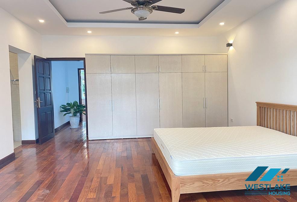 Cho thuê nhà 4 phòng ngủ gần UNIS – Khu C, Ciputra