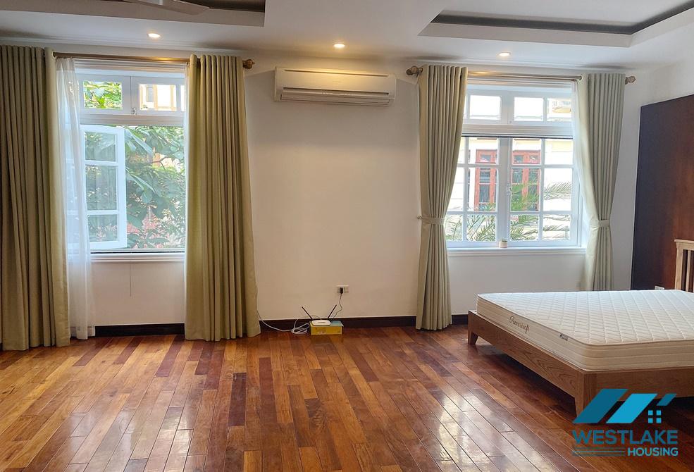 Cho thuê nhà 4 phòng ngủ gần UNIS – Khu C, Ciputra