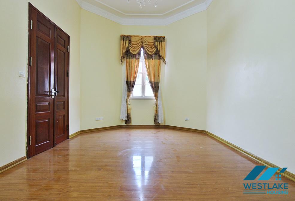 A huge villa with swimming pool for rent in Au Co, Tay Ho