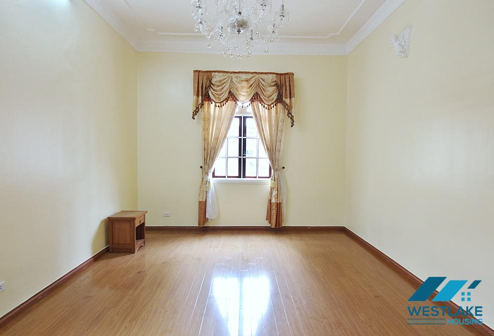 A huge villa with swimming pool for rent in Au Co, Tay Ho