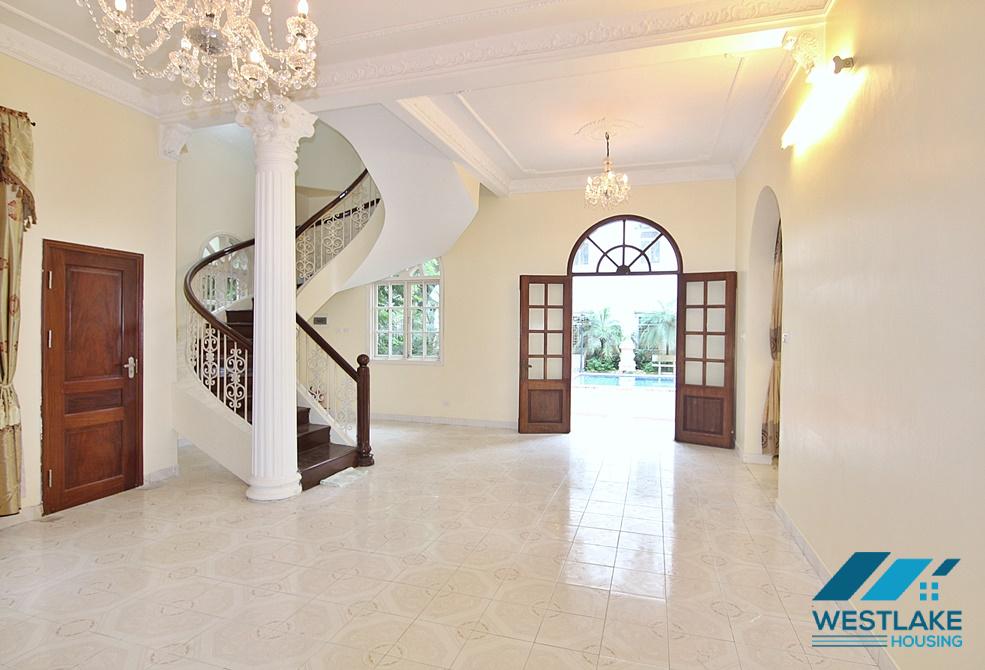 A huge villa with swimming pool for rent in Au Co, Tay Ho