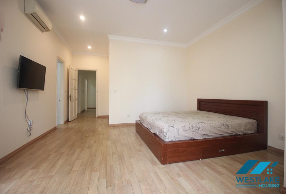 Cho thuê nhà đẹp 4 phòng ngủ tại khu C – Ciputra, Tây Hồ