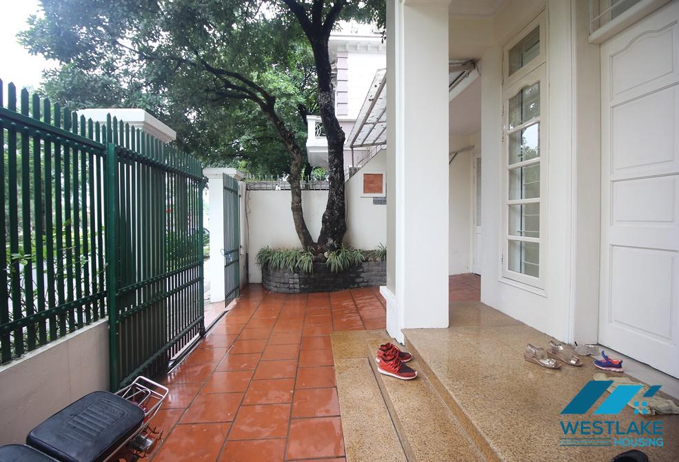 Cho thuê nhà đẹp 4 phòng ngủ tại khu C – Ciputra, Tây Hồ