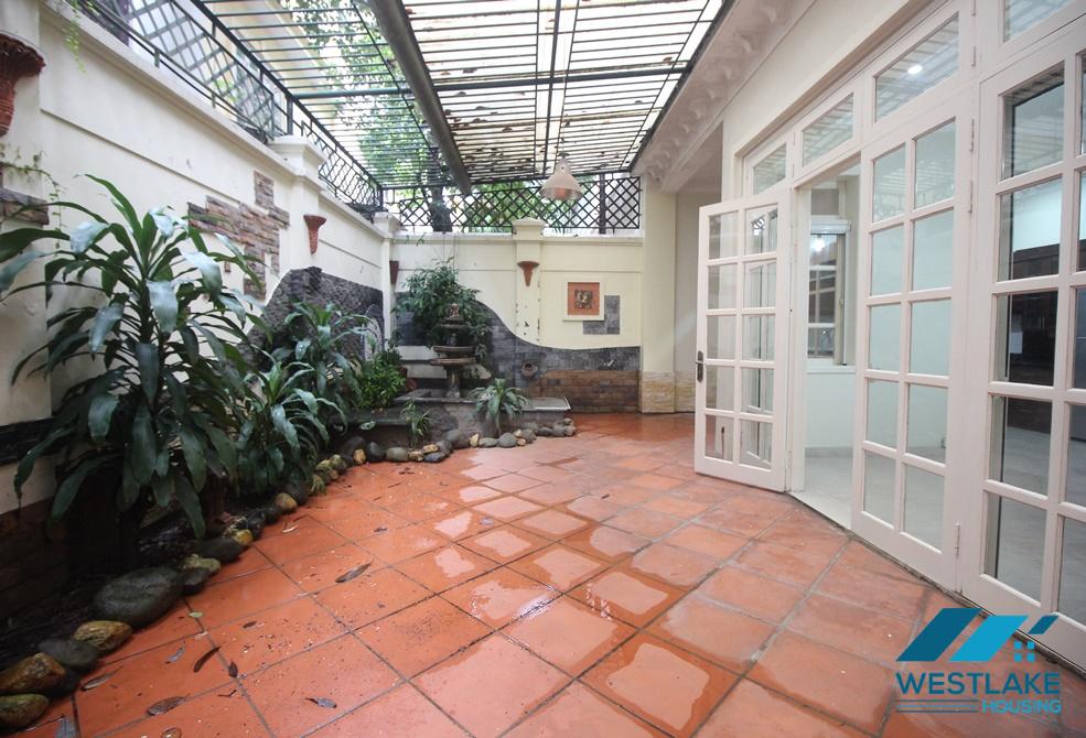 Cho thuê nhà đẹp 4 phòng ngủ tại khu C – Ciputra, Tây Hồ