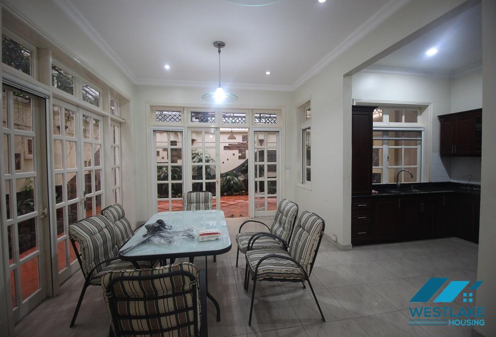 Cho thuê nhà đẹp 4 phòng ngủ tại khu C – Ciputra, Tây Hồ