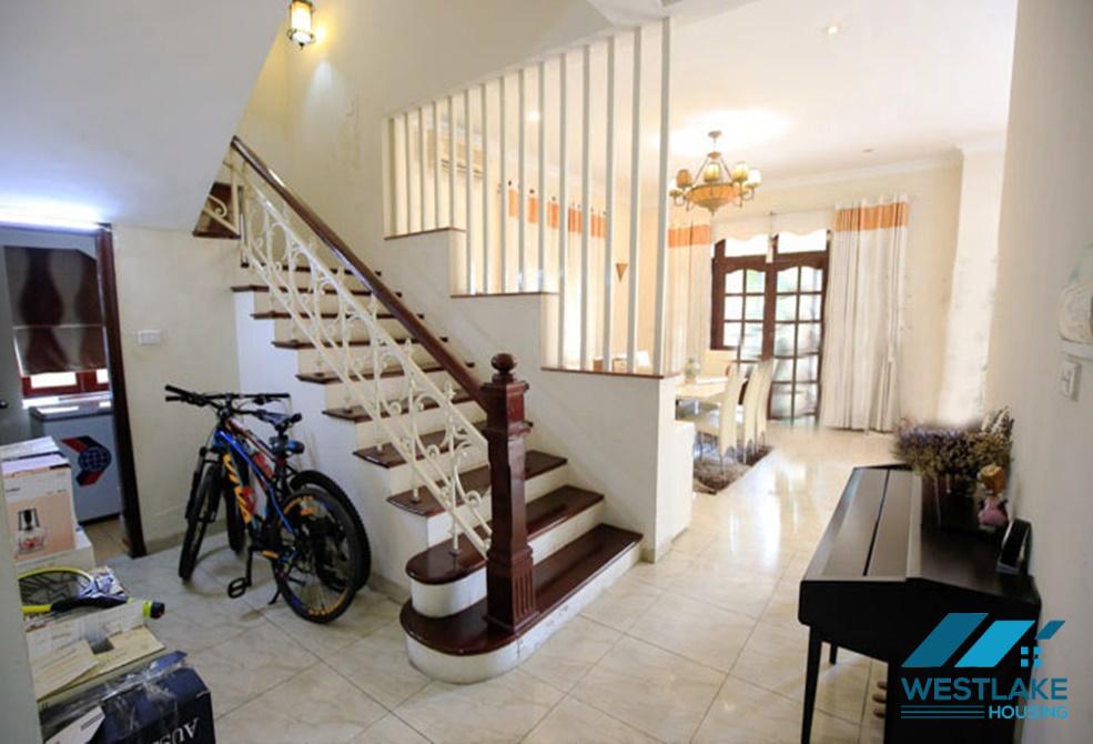 Cho thuê biệt thự lớn, đầy đủ tiện nghi tại khu C – Ciputra, Tây Hồ