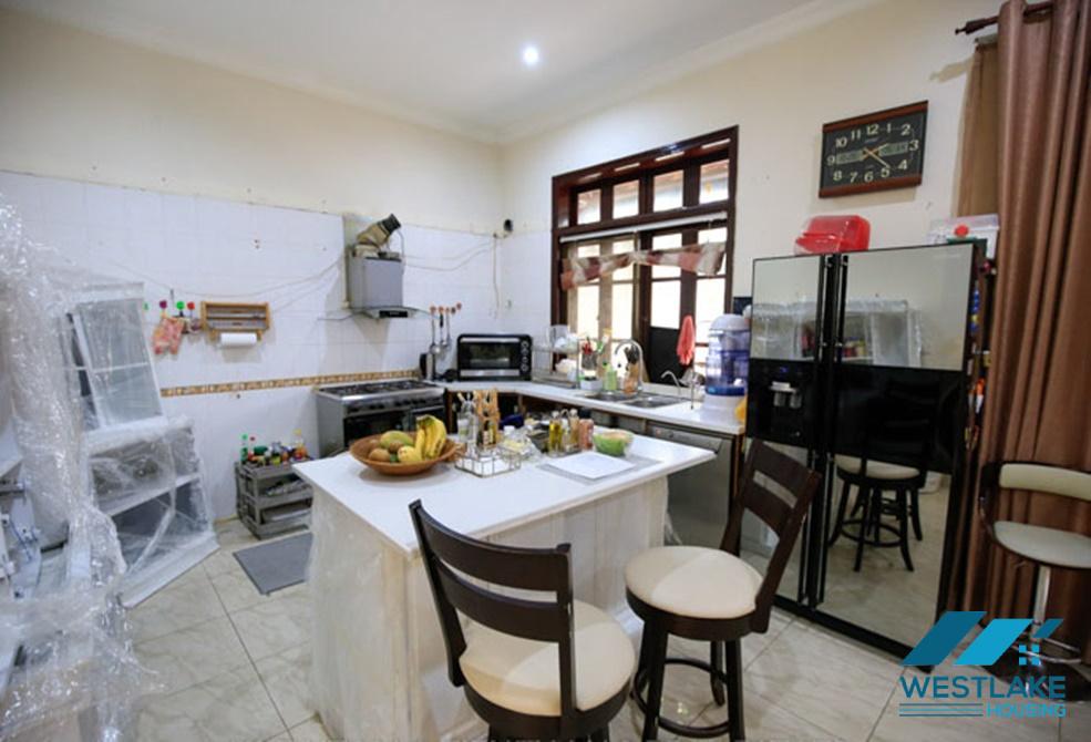 Cho thuê biệt thự lớn, đầy đủ tiện nghi tại khu C – Ciputra, Tây Hồ