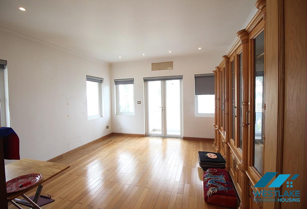 Cho thuê biệt thự sân vườn rộng 5 phòng ngủ tại khu C – Ciputra, Tây Hồ