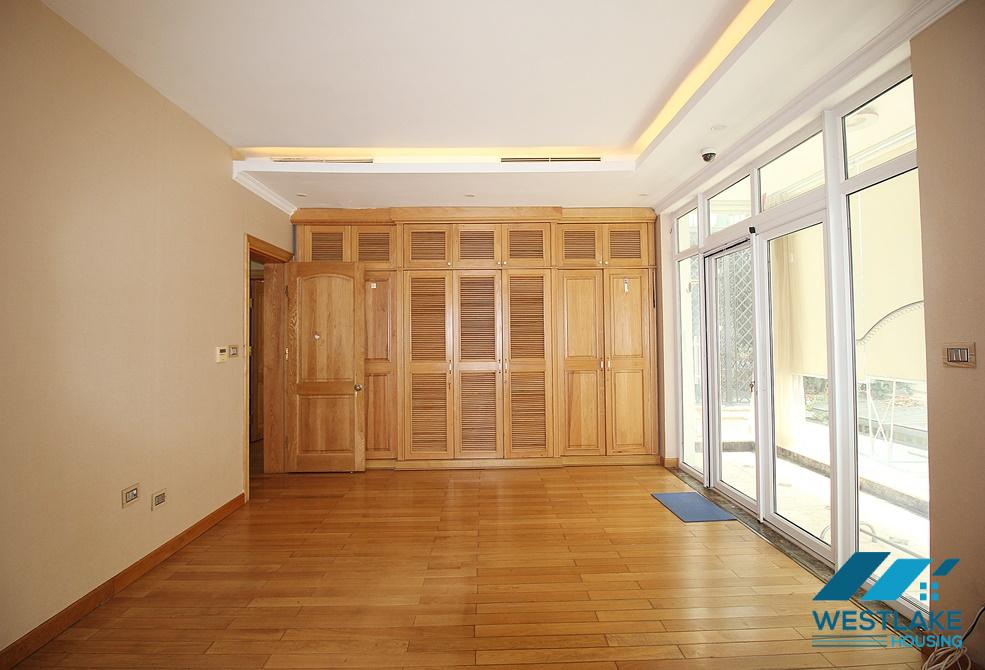 Cho thuê biệt thự sân vườn rộng 5 phòng ngủ tại khu C – Ciputra, Tây Hồ