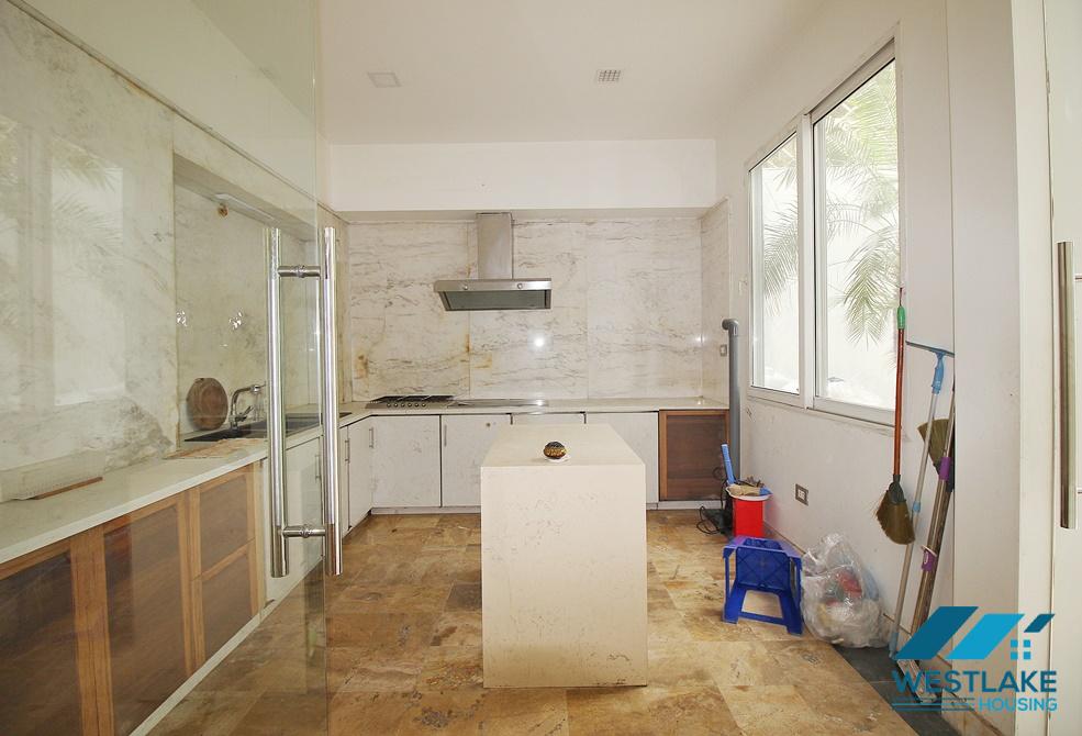 Cho thuê biệt thự sân vườn rộng 5 phòng ngủ tại khu C – Ciputra, Tây Hồ