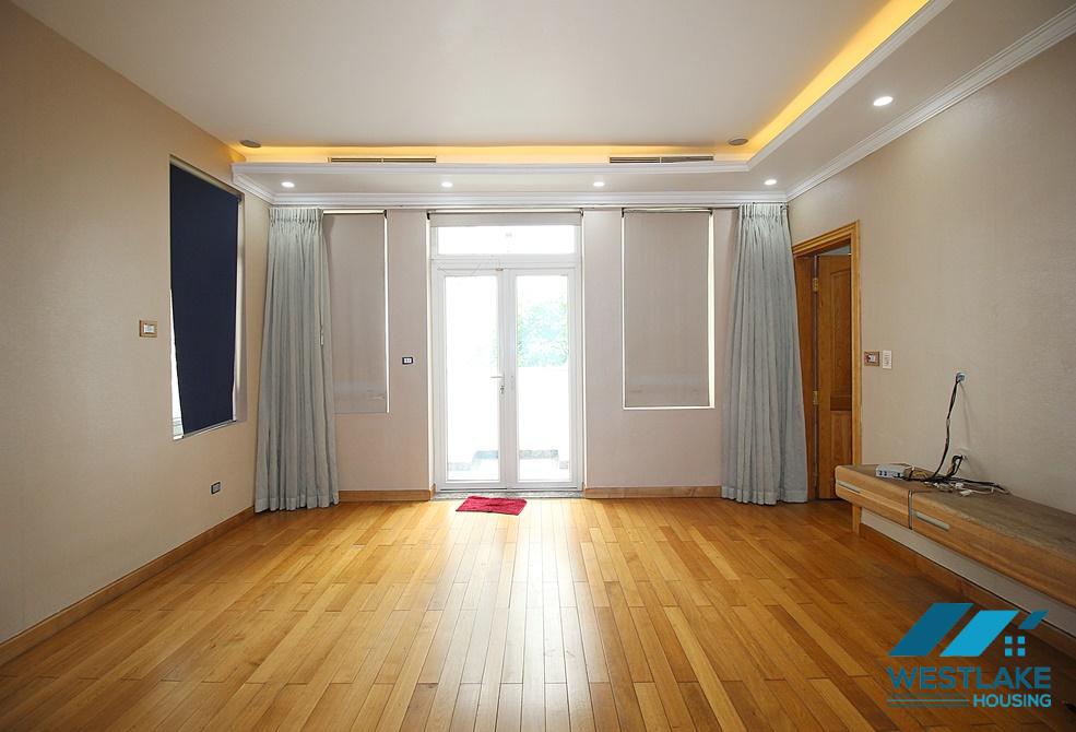 Cho thuê biệt thự sân vườn rộng 5 phòng ngủ tại khu C – Ciputra, Tây Hồ