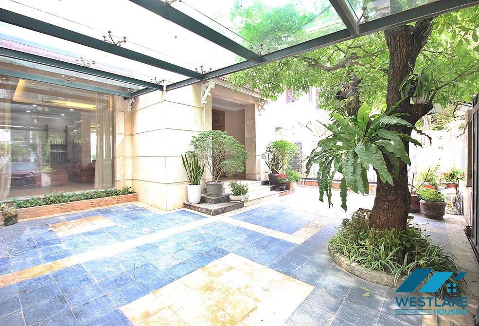 Cho thuê biệt thự sân vườn rộng 5 phòng ngủ tại khu C – Ciputra, Tây Hồ