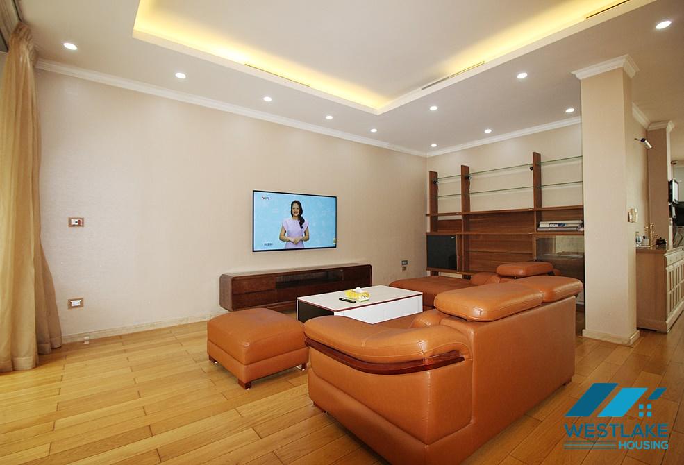 Cho thuê biệt thự sân vườn rộng 5 phòng ngủ tại khu C – Ciputra, Tây Hồ