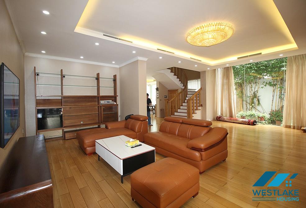 Cho thuê biệt thự sân vườn rộng 5 phòng ngủ tại khu C – Ciputra, Tây Hồ