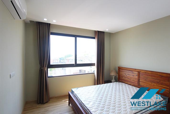 Cho Thuê Căn Hộ 2 Phòng Ngủ Ban Công Rộng Thoáng, View Hồ Tại Phố Võng Thị, Tây Hồ.