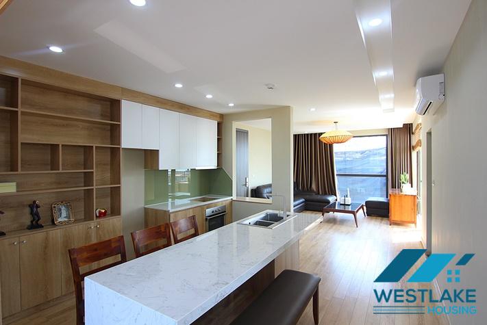 Cho Thuê Căn Hộ 2 Phòng Ngủ Ban Công Rộng Thoáng, View Hồ Tại Phố Võng Thị, Tây Hồ.