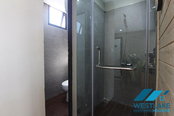 Cho Thuê Căn Hộ 2 Phòng Ngủ Ban Công Rộng Thoáng, View Hồ Tại Phố Võng Thị, Tây Hồ.