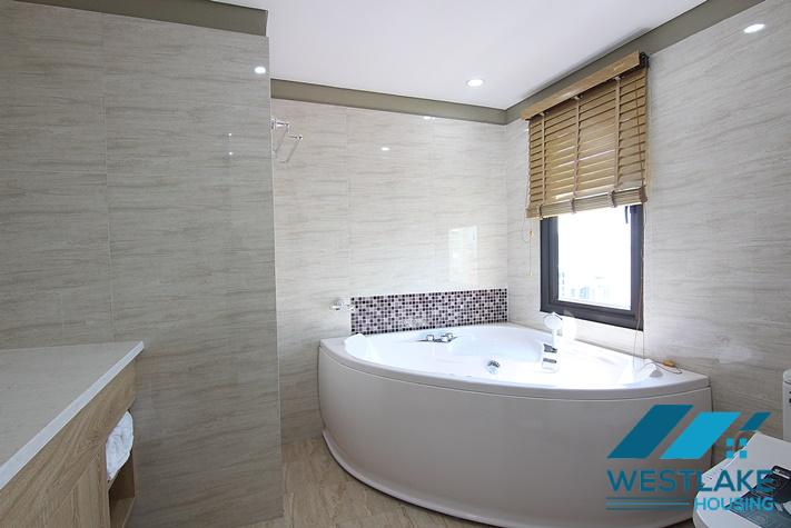 Cho Thuê Căn Hộ 2 Phòng Ngủ Ban Công Rộng Thoáng, View Hồ Tại Phố Võng Thị, Tây Hồ.