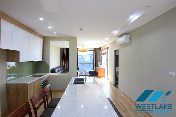 Cho Thuê Căn Hộ 2 Phòng Ngủ Ban Công Rộng Thoáng, View Hồ Tại Phố Võng Thị, Tây Hồ.