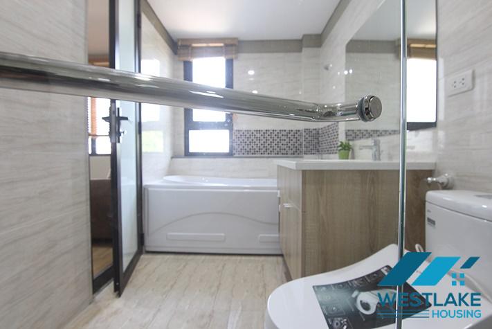 Cho Thuê Căn Hộ 1 Phòng Ngủ Đẹp, Sáng Thoáng Tại Đường Vọng Thi, Tây Hồ, Hà Nội