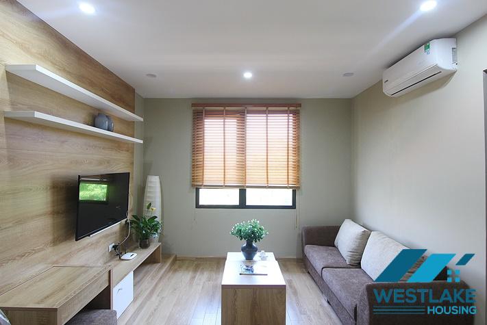 Cho Thuê Căn Hộ 1 Phòng Ngủ Đẹp, Sáng Thoáng Tại Đường Vọng Thi, Tây Hồ, Hà Nội