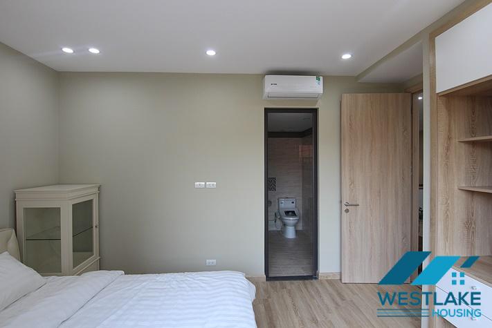 Cho Thuê Căn Hộ 2 Phòng Ngủ Đẹp, Hiện Đại, Ban Công Rộng Thoáng Tại Phố Võng Thị, Tây Hồ, Hà Nội