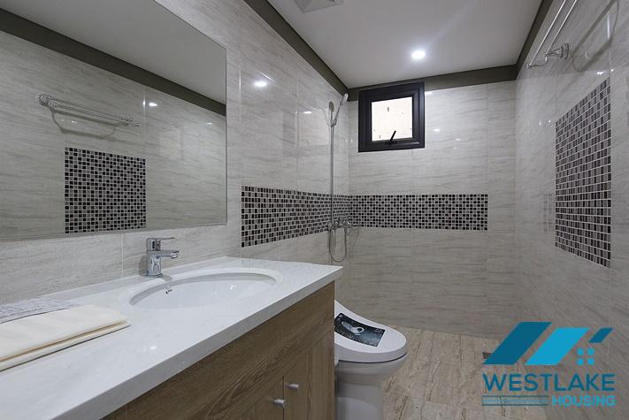 Cho Thuê Căn Hộ 2 Phòng Ngủ Đẹp, Hiện Đại, Ban Công Rộng Thoáng Tại Phố Võng Thị, Tây Hồ, Hà Nội