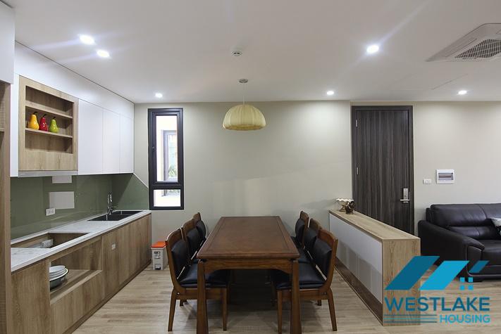 Cho Thuê Căn Hộ 2 Phòng Ngủ Đẹp, Hiện Đại, Ban Công Rộng Thoáng Tại Phố Võng Thị, Tây Hồ, Hà Nội